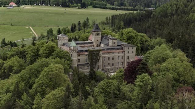 Zamek Leśna Skała w Szczytnej: Historia i tajemnice zapomnianego miejsca Zamek Leśna Skała w Szczytnej: Historia i tajemnice zapomnianego miejsca