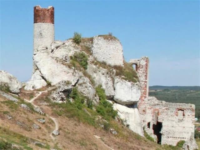 Zamek w Jurze Krakowsko-Częstochowskiej - historia i atrakcje turystyczne Zamek w Jurze Krakowsko-Częstochowskiej - historia i atrakcje turystyczne