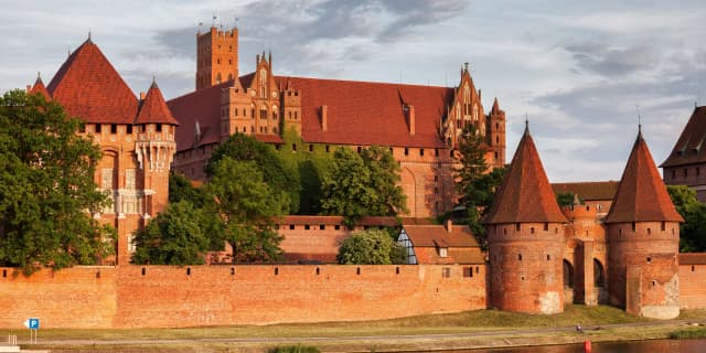 Zamki krzyżackie w Polsce: Odkryj ich fascynującą historię i tajemnice